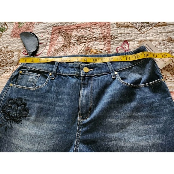 Chico's Womens Platinum Skimmer Embroidered Jeans Cotton Blend Size 1 US M(8) - Picture 8 of 9